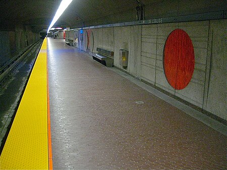 De L'Église Montreal Metro