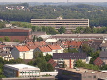 Das Evangelische Krankenhaus Witten, im Vordergrund die Otto Schott Realschule