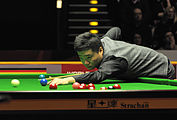 Deutsch: Bild aufgenommen in Berlin während des German Masters im Snooker 2014. Ding Junhui. English: Picture taken in Berlin during the Snooker German Masters in 2014. Ding Junhui.