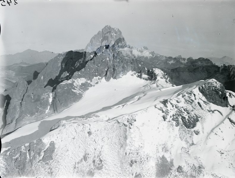 File:ETH-BIB-Mount Kenya-Kilimanjaroflug 1929-30-LBS MH02-07-0245.tif