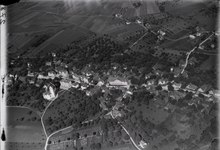 Aerial view from 200 m by Walter Mittelholzer (1922) ETH-BIB-Oberriet (SG), Irrenanstalt aus 200 m-Inlandfluge-LBS MH01-002787B.tif