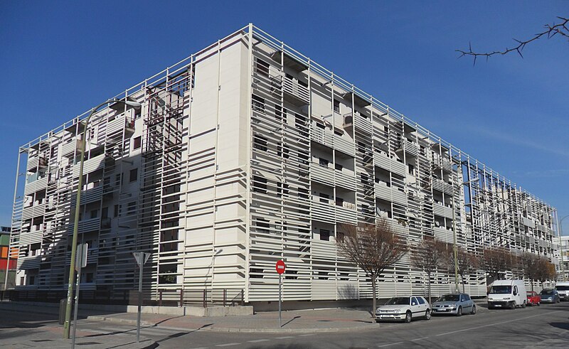 File:Edificio Carabanchel 19 (Madrid) 02.jpg