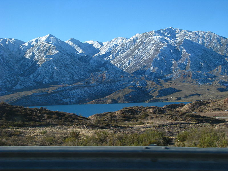 File:Embalse Potrerillos.JPG