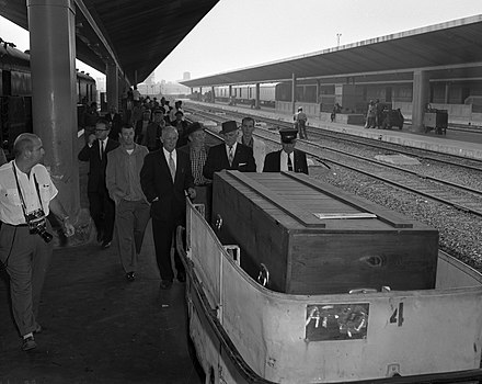 Flynn's coffin on a Union Station railway platform in Los Angeles