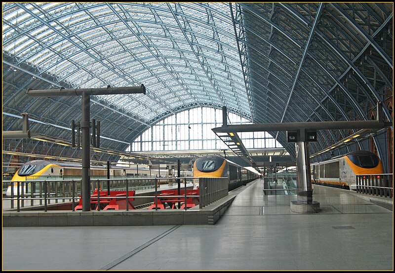 File:Eurostar trains at St Pancras station London.jpg