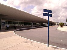 Terminal 2 entrance Exterior aeropuerto internacional de cancun.jpg