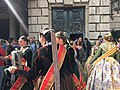Falleras e invitadas de Burgos esperando la mascletà de la plaza del Ayuntamiento el día 18-03-23 2740
