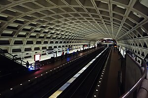 Farragut West DC Metro td (2018-04-29) 021.jpg