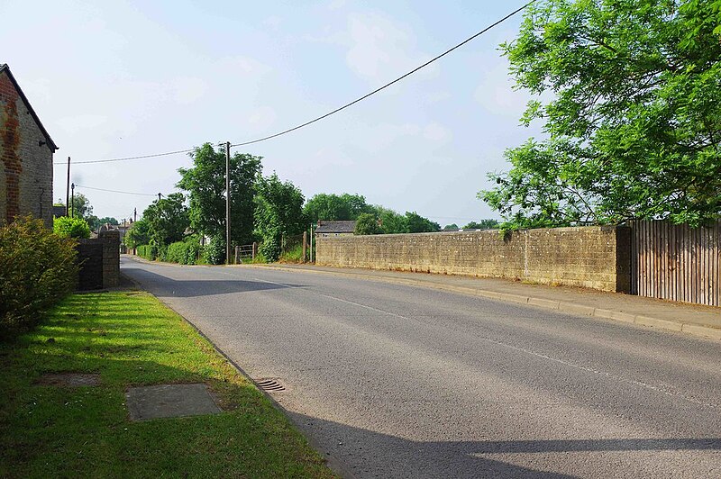 File:Fisher's Bridge, Buckland Road, Bampton, Oxon - geograph.org.uk - 5815568.jpg