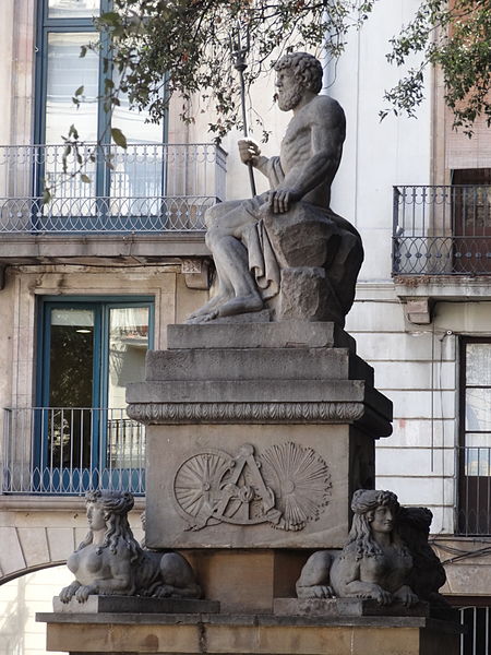 File:Font de Neptú (plaça de la Mercè, Barcelona) 03.JPG