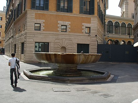 The Fontana del Senato on Via degli Staderari, re-using a fountain basin from the baths.