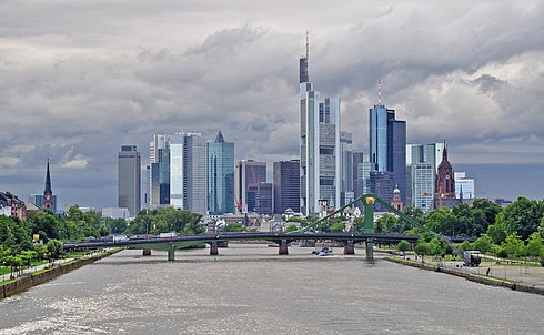 Frankfurt-Skyline-von-Deutschherrnbrücke-2-a.jpg