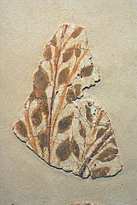 Fragmento de fresco minoico con motivos vegetales.
