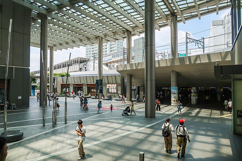 File:Futako-Tamagawa Station East Entrance 2018.jpg