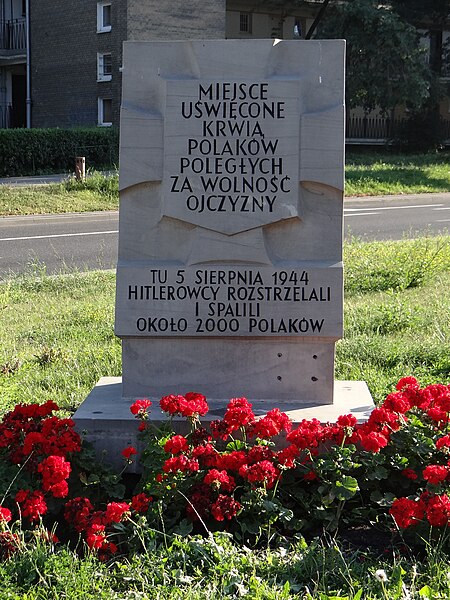 File:Górczewska Street (at Szlenkierów Street) - place of remembrance - 01.jpg