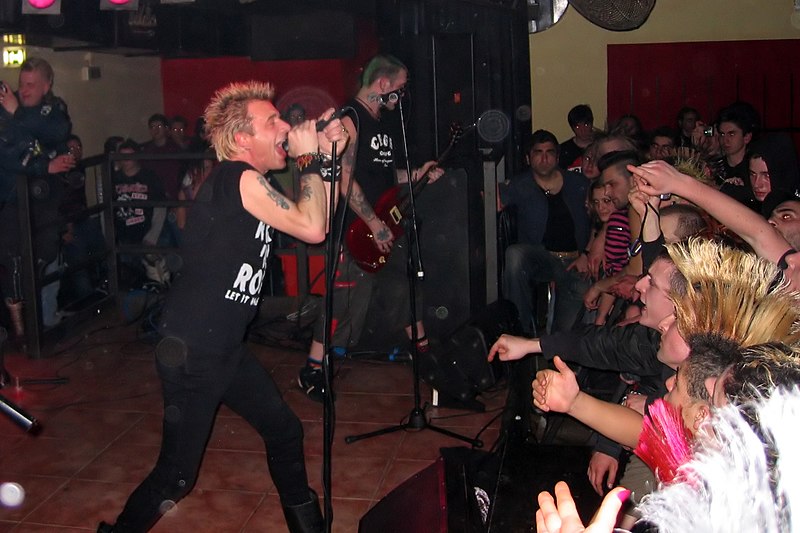 File:GBH live in 2006.jpg