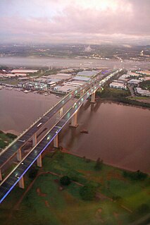 Sir Leo Hielscher Bridges bridges in Queensland, Australia