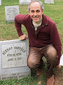 Gerald Fierst at the grave of Herman Hupfeld -2015