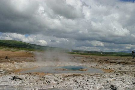 Tập_tin:Geyser_exploding_1_large.jpg