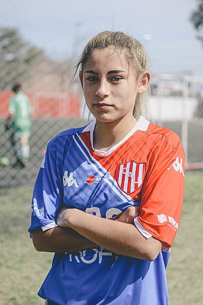 File:Gomez Ariana Fútbol Femenino Tatengue club atletico union de santa fe titi nicola-2.jpg