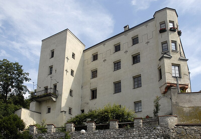 File:Hall in Tirol, Burg Rainegg.JPG