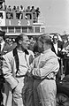 Moss (links) met Innes Ireland bij de Grand Prix Formule 1 van Nederland 1961