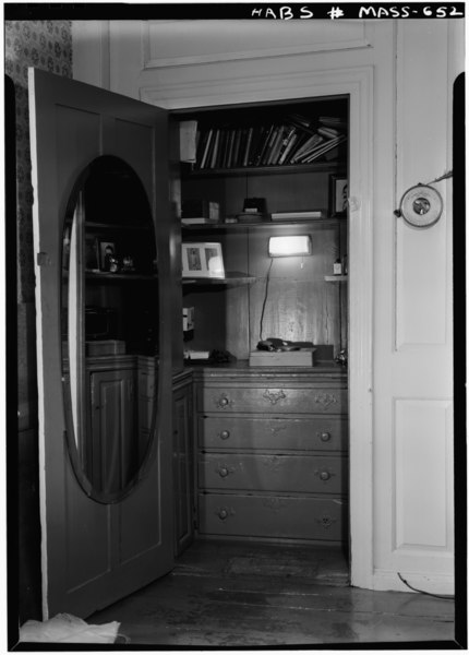 File:Historic American Buildings Survey CLOSET WITH BUILT-IN BUREAU (N.W. ROOM, WEST WALL, LEFT SIDE) - November 1959 - Joseph Stebbins House, Old Deerfield Street, Deerfield, HABS MASS,6-DEER,1-13.tif