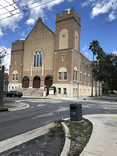 File:Historic Building Baptist Church.jpg