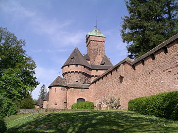 Première enceinte de défense et donjon