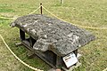 （参考画像）長持形石棺蓋石 京都府立丹後郷土資料館展示。