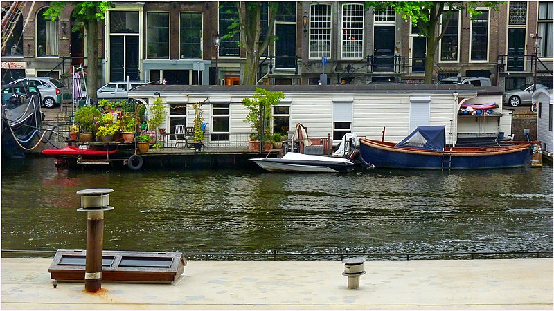 File:House boat in Amsterdam - panoramio.jpg