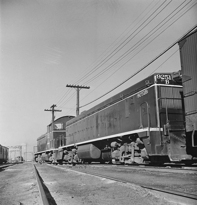 A TR1 locomotive set operated by Illinois Central Railroad in 1942