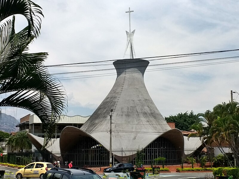 File:Iglesia de Nuestra Señora de la Consolata, Medellín - exterior 14.jpg