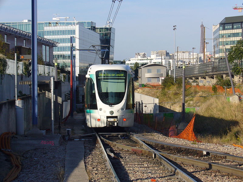 File:Ile-de-France - Tramway - T2 - Issy Val de Seine (2).jpg