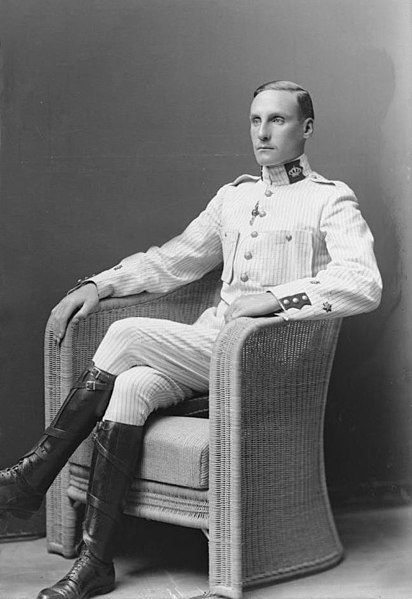 Photographed by Franzen in rayadillo uniform of the Spanish Army, c. 1910