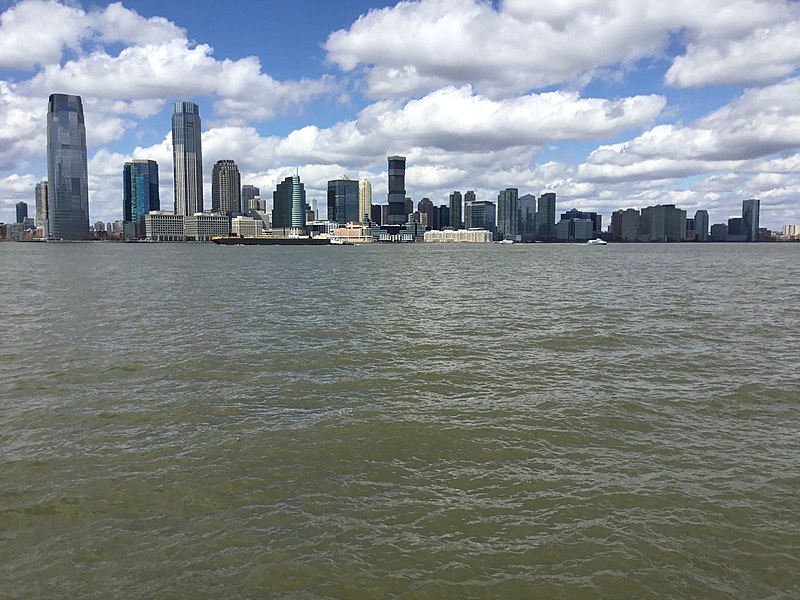 File:Jersey City Skyline April 2022 033.jpg