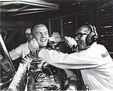 Guenter Wendt (rechts) mit Astronaut John Glenn (1962)