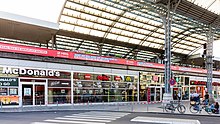 Cologne Main Station one day after the attack; on the left, the McDonald's restaurant, on the far right, the pharmacy Koln Hbf, Eingang Breslauer Platz mit McDonalds und Bahnhofsapotheke-8754.jpg
