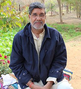 Kailash Satyarthi: Biographie, Récompenses, Notes et références