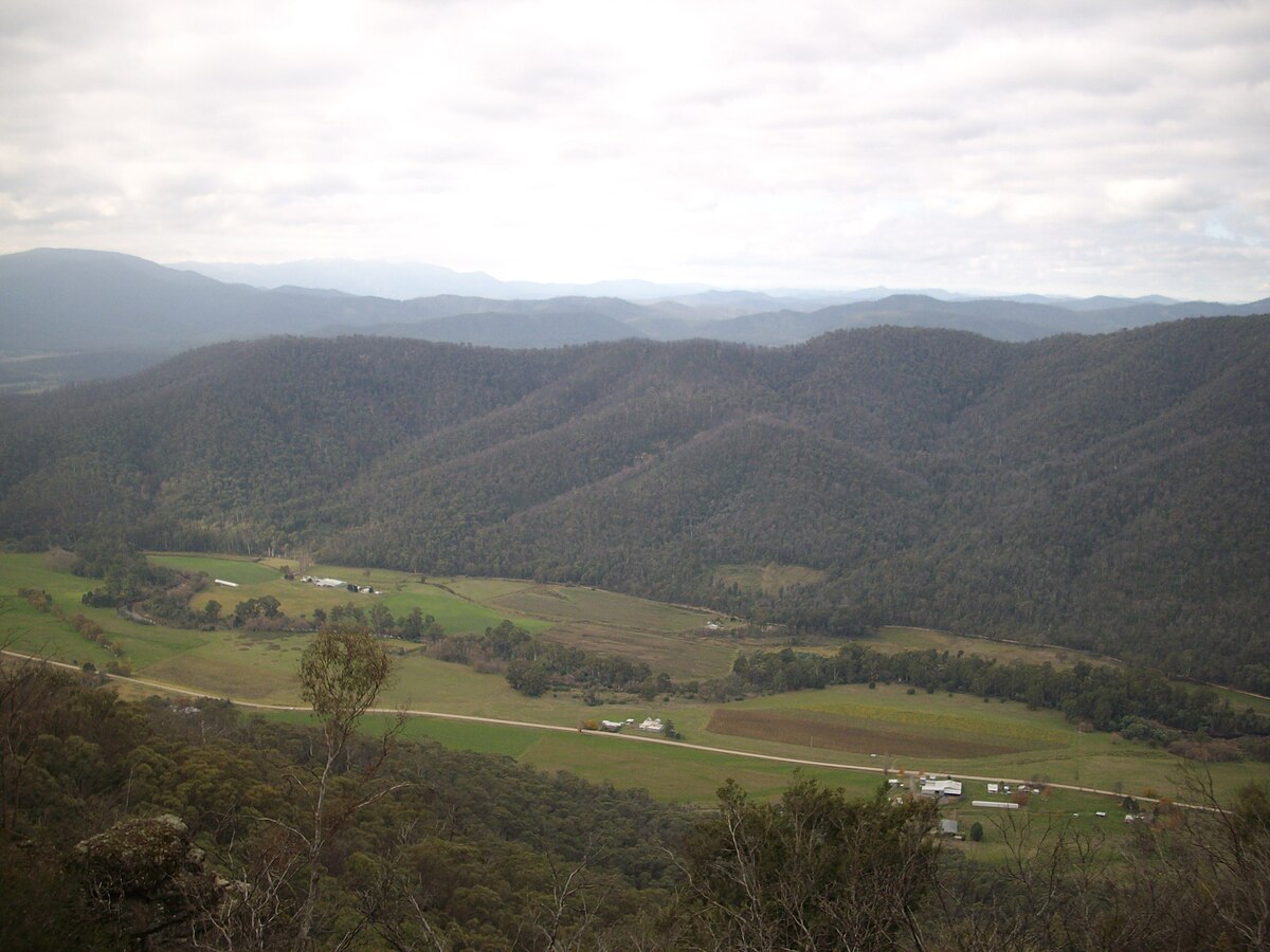 King's valley. Кинг река. Река Кинг Австралия. King Valley Австралия. King-Valley-from-Wangaratta.-image-visit-Victoria.