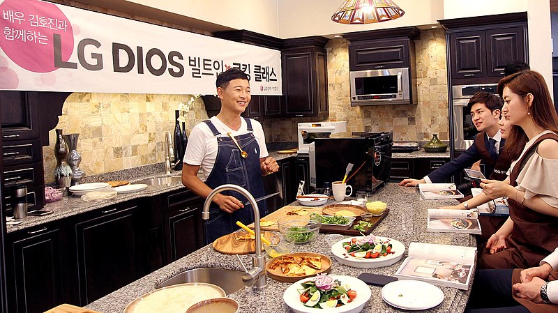 File:LG Dios Built-In Cooking Class with Kim Ho-Jin.jpg