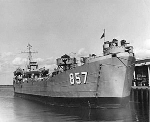 LST-857 afgemeerde pierzijde, datum en plaats onbekend