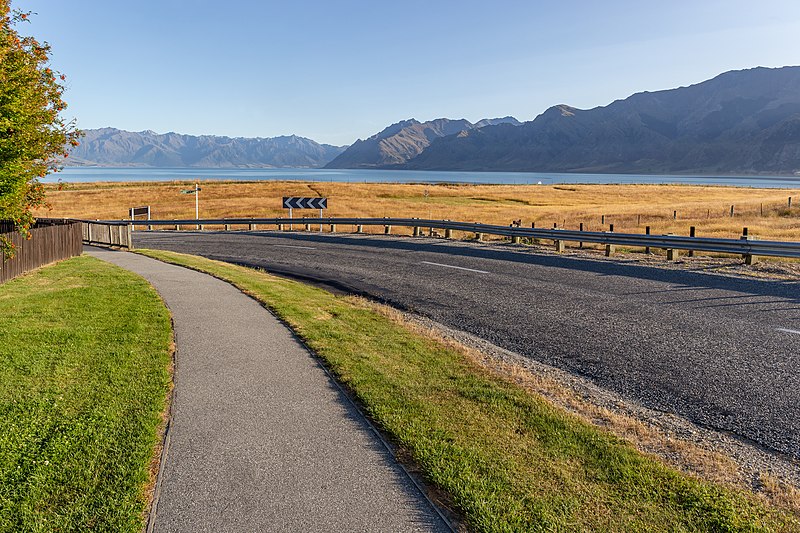 File:Lake View Terrace, Lake Hāwea (town), New Zealand 13.jpg