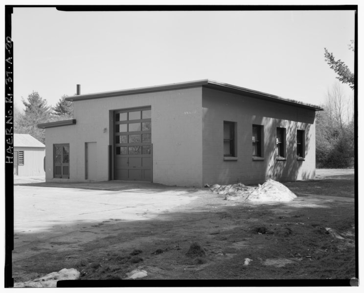 File:Launch Area, Missile Assembly Building VIEW SOUTHEAST, NORTH AND WEST ELEVATION - NIKE Missile Battery PR-79, Launch Area, East Windsor Road south of State Route 101, Foster, HAER RI,4-FOST,1A-20.tif