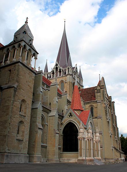 File:Lausanne, Cathédrale Notre-Dame, vue côté MUDAC.jpg