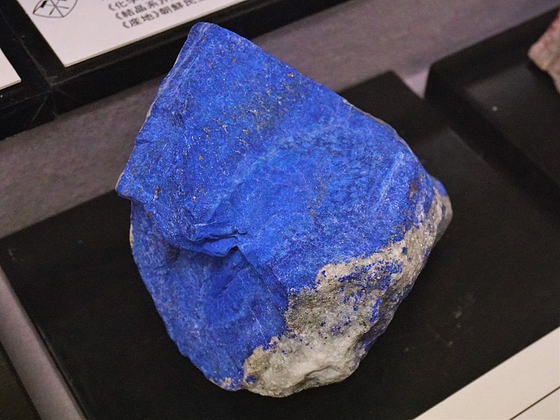 File:Lazurite displayed at Mining Museum of Akita University.jpg