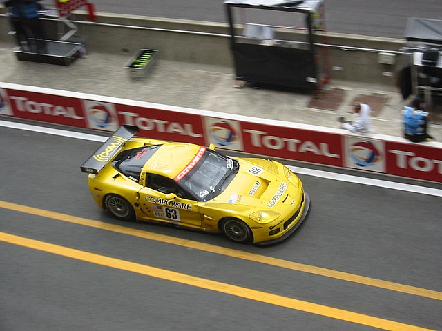 A C6.R driving down the pit lane during the 2005 24 Hours of Le Mans.