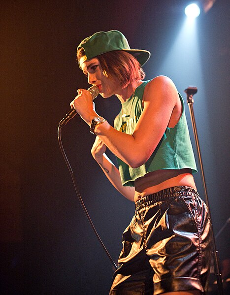 File:Leah LaBelle at Crocodile Cafe, Seattle, October 2013.jpg