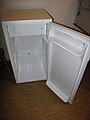 Čeština: Otevřená lednice bez šuplíků a polic ledničky Zanussi, typ ZRA 319 SW. English: Open fridge without drawer and racks of Zanussi fridge, type ZRA 319 SW.