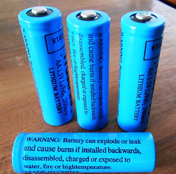 File:Li-FeS2 batteries AA 1.5 V (f04).jpg